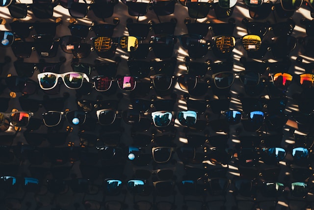 Detalle de gafas modernas